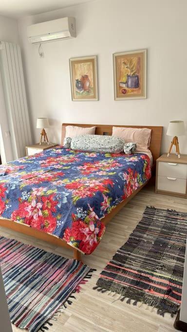 Kazanlak Large Guest House Apartment Near The Center With Full Kitchen & Dining Room, King Beds, Garden Patio, Free Parking & Self Check-In Kültér fotó
