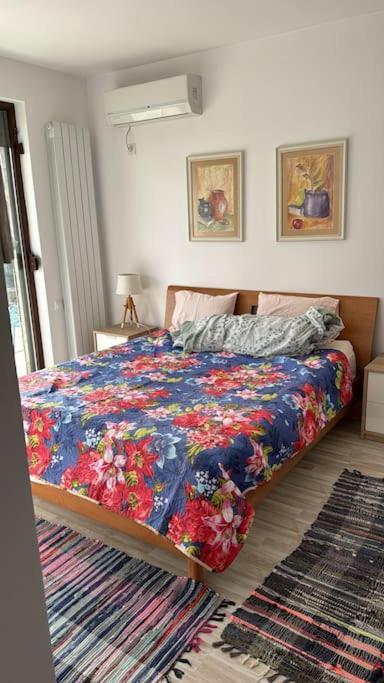 Kazanlak Large Guest House Apartment Near The Center With Full Kitchen & Dining Room, King Beds, Garden Patio, Free Parking & Self Check-In Kültér fotó