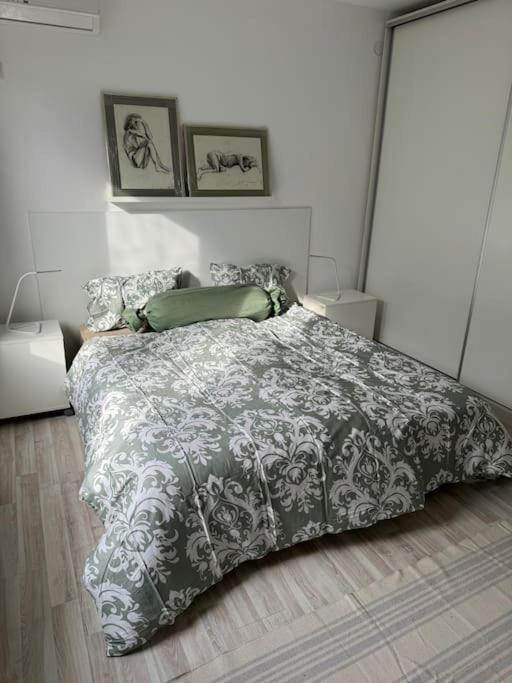 Kazanlak Large Guest House Apartment Near The Center With Full Kitchen & Dining Room, King Beds, Garden Patio, Free Parking & Self Check-In Kültér fotó