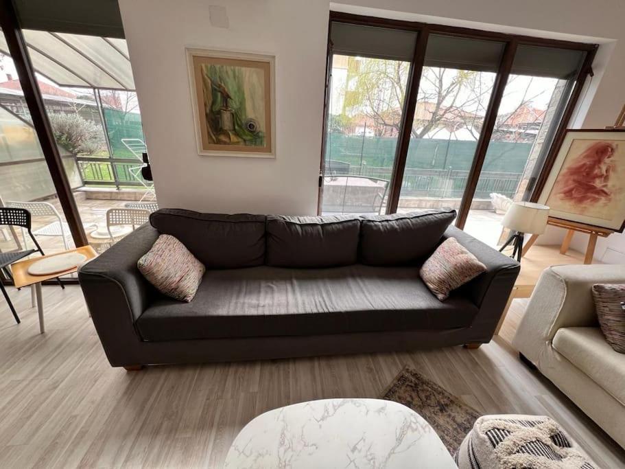 Kazanlak Large Guest House Apartment Near The Center With Full Kitchen & Dining Room, King Beds, Garden Patio, Free Parking & Self Check-In Kültér fotó