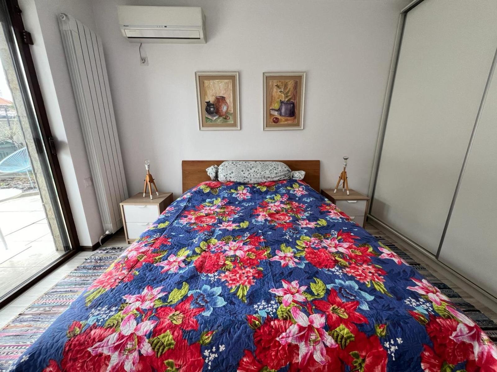 Kazanlak Large Guest House Apartment Near The Center With Full Kitchen & Dining Room, King Beds, Garden Patio, Free Parking & Self Check-In Kültér fotó